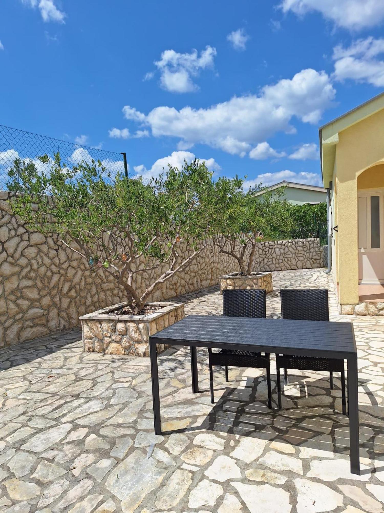 Apartments Mikecin Novigrad  Exterior photo